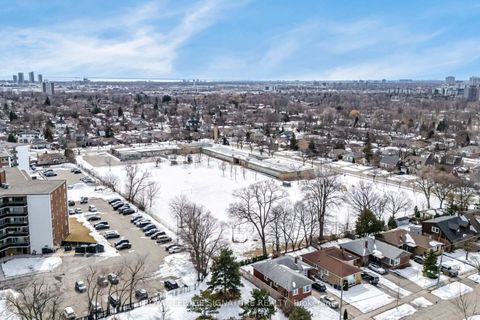 Photo 30 at 926 - 2 Eva Road E, Etobicoke West Mall, Toronto