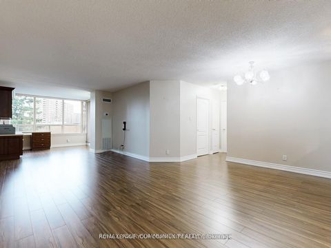Photo 4 at 324 - 32 Clarissa Drive, Harding, Richmond Hill