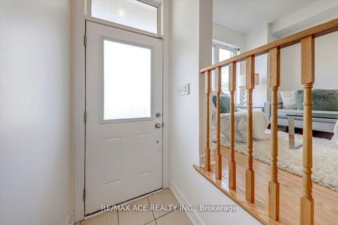 Photo 4 at 43 Kawneer Terrace, Dorset Park, Toronto