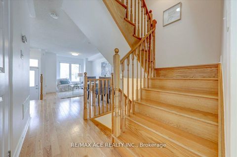 Photo 9 at 43 Kawneer Terrace, Dorset Park, Toronto