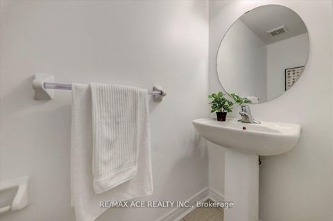 Photo 10 at 43 Kawneer Terrace, Dorset Park, Toronto