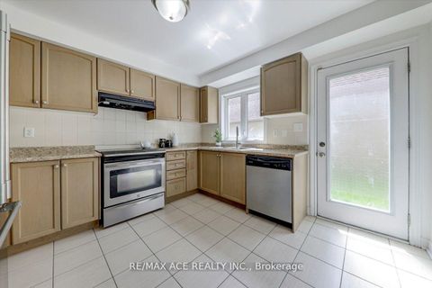 Photo 11 at 43 Kawneer Terrace, Dorset Park, Toronto