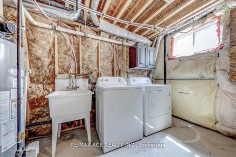 Photo 33 at 43 Kawneer Terrace, Dorset Park, Toronto