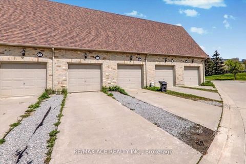 Photo 36 at 43 Kawneer Terrace, Dorset Park, Toronto