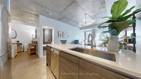 Photo 8 at 1313 - 111 Bathurst Street, Waterfront Communities C1, Toronto