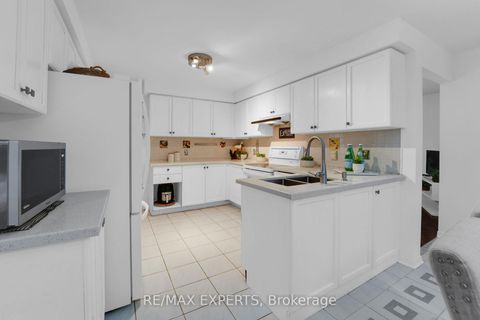 Photo 8 at 62 Luba Avenue, Devonsleigh, Richmond Hill