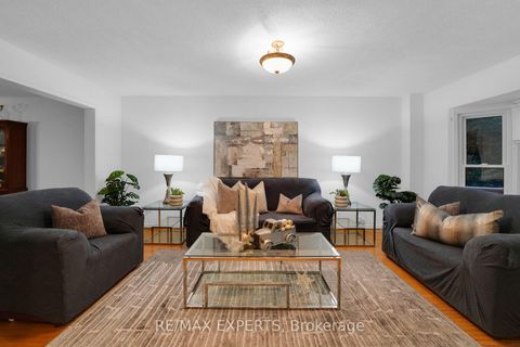 Photo 11 at 62 Luba Avenue, Devonsleigh, Richmond Hill