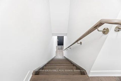 Photo 4 at 214 - 9560 Islington Avenue S, Sonoma Heights, Vaughan