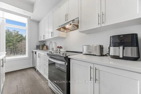 Photo 7 at 214 - 9560 Islington Avenue S, Sonoma Heights, Vaughan