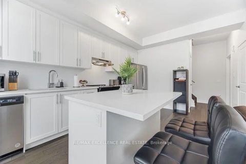 Photo 10 at 214 - 9560 Islington Avenue S, Sonoma Heights, Vaughan