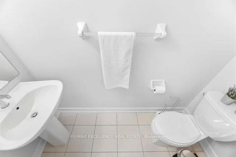 Photo 16 at 214 - 9560 Islington Avenue S, Sonoma Heights, Vaughan