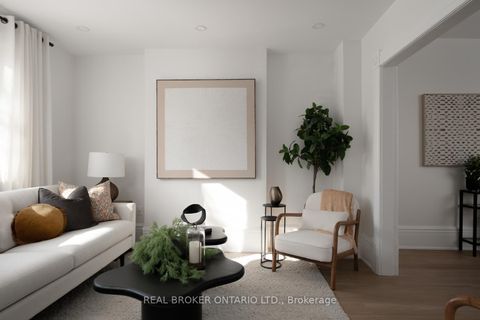 Photo 4 at 157 Lippincott Street, University, Toronto