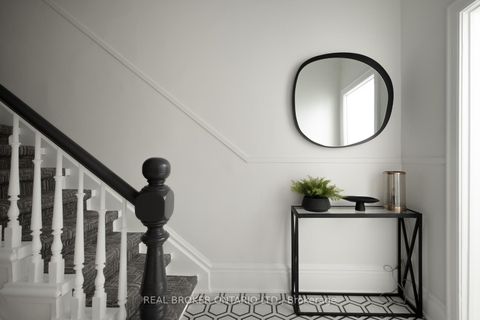 Photo 10 at 157 Lippincott Street, University, Toronto