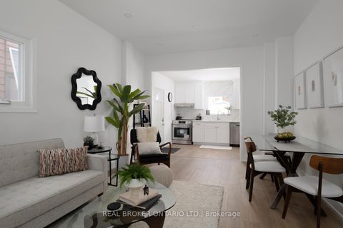 Photo 11 at 157 Lippincott Street, University, Toronto