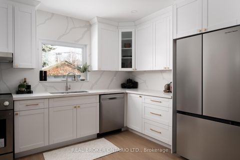 Photo 14 at 157 Lippincott Street, University, Toronto