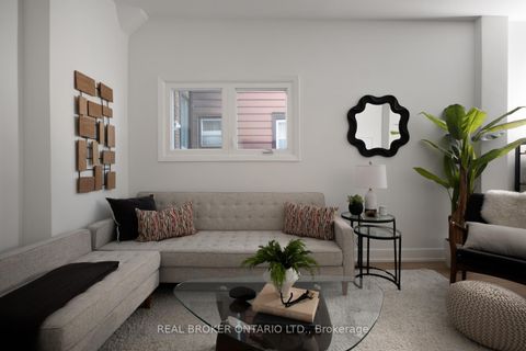 Photo 18 at 157 Lippincott Street, University, Toronto