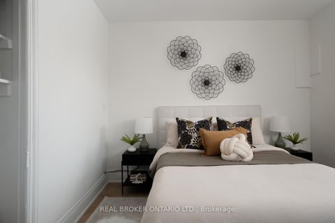 Photo 20 at 157 Lippincott Street, University, Toronto