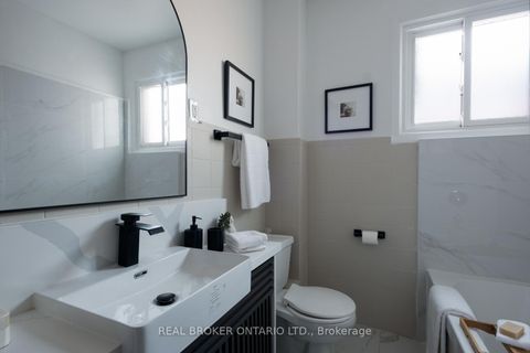 Photo 31 at 157 Lippincott Street, University, Toronto