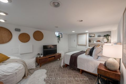 Photo 35 at 157 Lippincott Street, University, Toronto