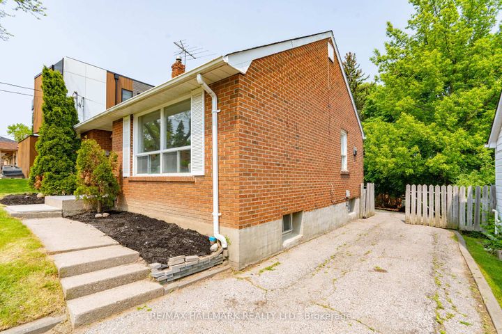 Photo 2 at 104 Highland Park Boulevard, Grandview, Markham