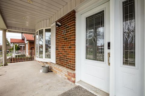 Photo 2 at Main - 70 Moraine Hill Drive, Sullivan, Toronto