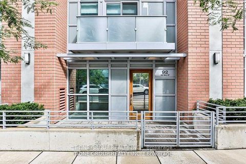 Photo 1 at 92 McGill Street, Yonge Corridor, Toronto