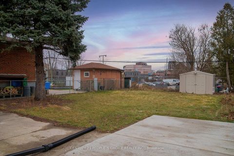 Photo 2 at 37 Bentworth Avenue, Glen Park, Toronto