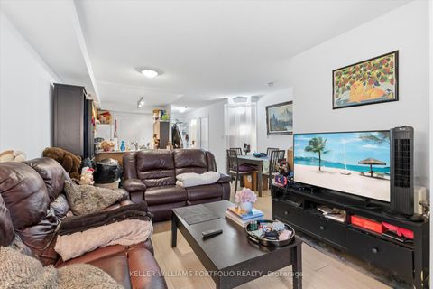 Photo 4 at 205 - 801 Bay Street, Bay Street Corridor, Toronto