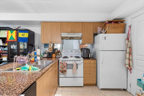 Photo 7 at 205 - 801 Bay Street, Bay Street Corridor, Toronto