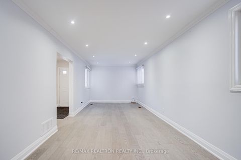 Photo 2 at 32 Wessex Place, Agincourt North, Toronto