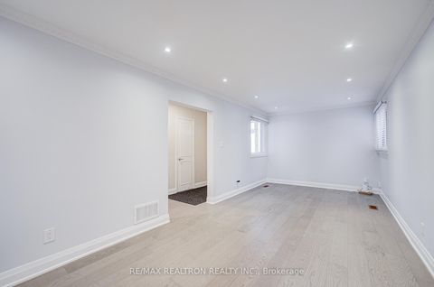 Photo 3 at 32 Wessex Place, Agincourt North, Toronto