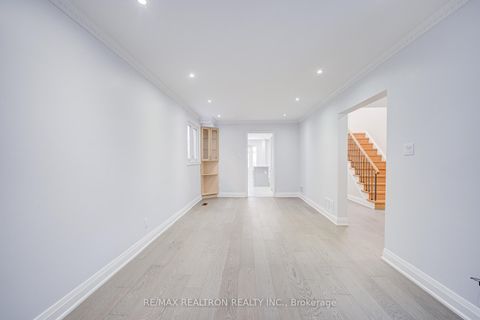 Photo 5 at 32 Wessex Place, Agincourt North, Toronto