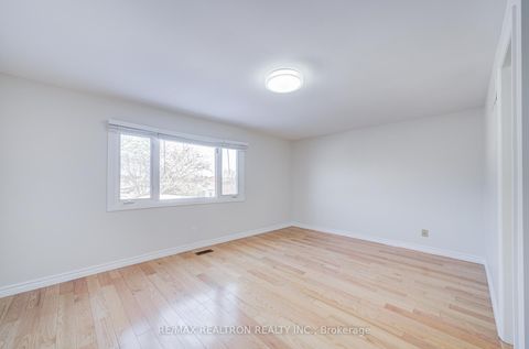 Photo 20 at 32 Wessex Place, Agincourt North, Toronto