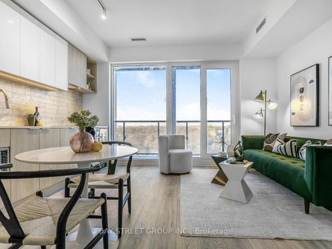 Photo 1 at 1910 - 2020 Bathurst Street, Cedarvale, Toronto