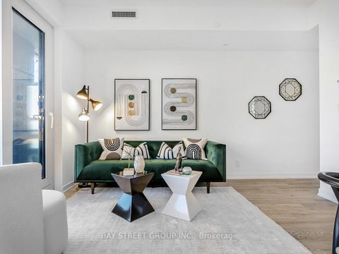 Photo 3 at 1910 - 2020 Bathurst Street, Cedarvale, Toronto