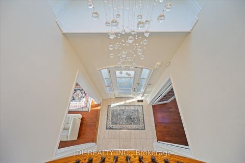 Photo 5 at 62 Silver Sterling Crescent, Vellore Village, Vaughan