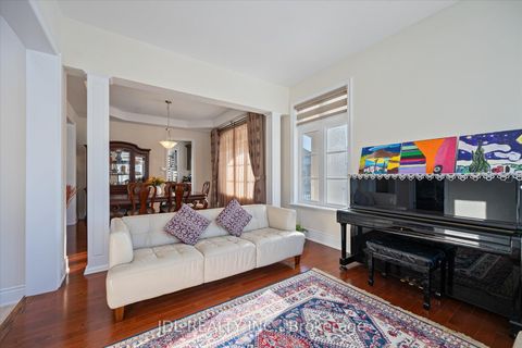 Photo 8 at 62 Silver Sterling Crescent, Vellore Village, Vaughan