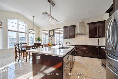 Photo 16 at 62 Silver Sterling Crescent, Vellore Village, Vaughan