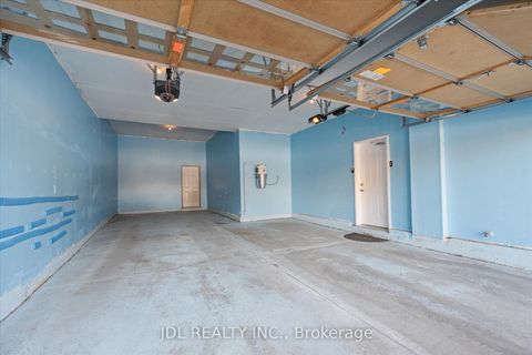 Photo 42 at 62 Silver Sterling Crescent, Vellore Village, Vaughan