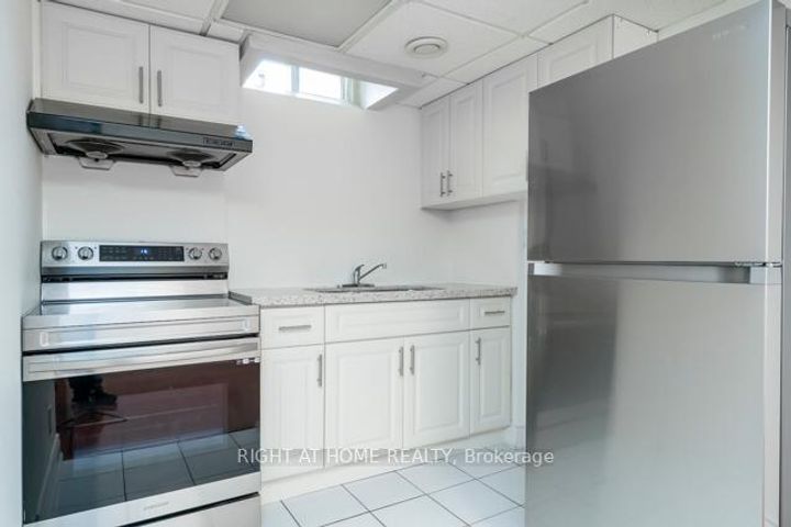 Photo 8 at 7438 Magistrate Terrace, Meadowvale Village, Mississauga