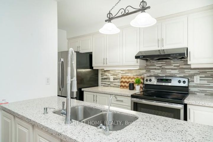 Photo 31 at 7438 Magistrate Terrace, Meadowvale Village, Mississauga