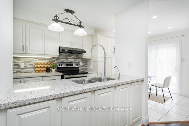 Photo 33 at 7438 Magistrate Terrace, Meadowvale Village, Mississauga