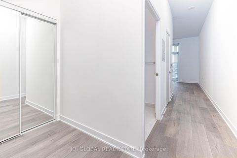 Photo 8 at 312 - 10 Honeycrisp Crescent, Vaughan Corporate Centre, Vaughan