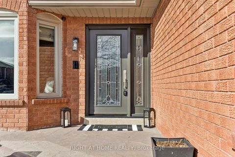 Photo 2 at 10 Claudia Avenue, West Woodbridge, Vaughan