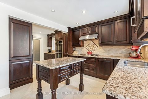 Photo 11 at 10 Claudia Avenue, West Woodbridge, Vaughan
