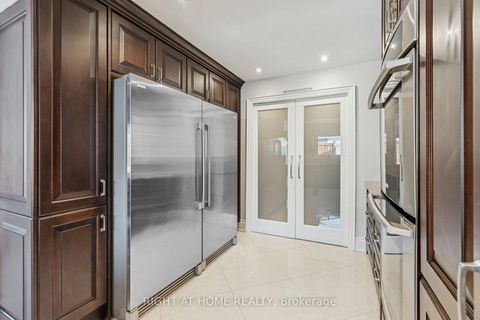 Photo 13 at 10 Claudia Avenue, West Woodbridge, Vaughan