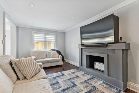 Photo 15 at 10 Claudia Avenue, West Woodbridge, Vaughan