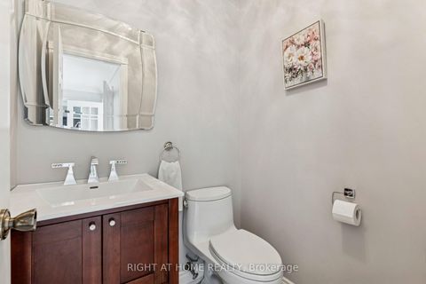 Photo 17 at 10 Claudia Avenue, West Woodbridge, Vaughan