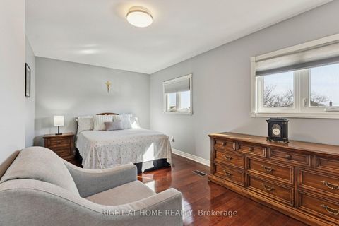 Photo 25 at 10 Claudia Avenue, West Woodbridge, Vaughan