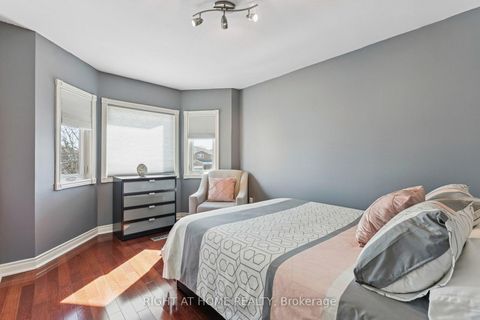 Photo 27 at 10 Claudia Avenue, West Woodbridge, Vaughan